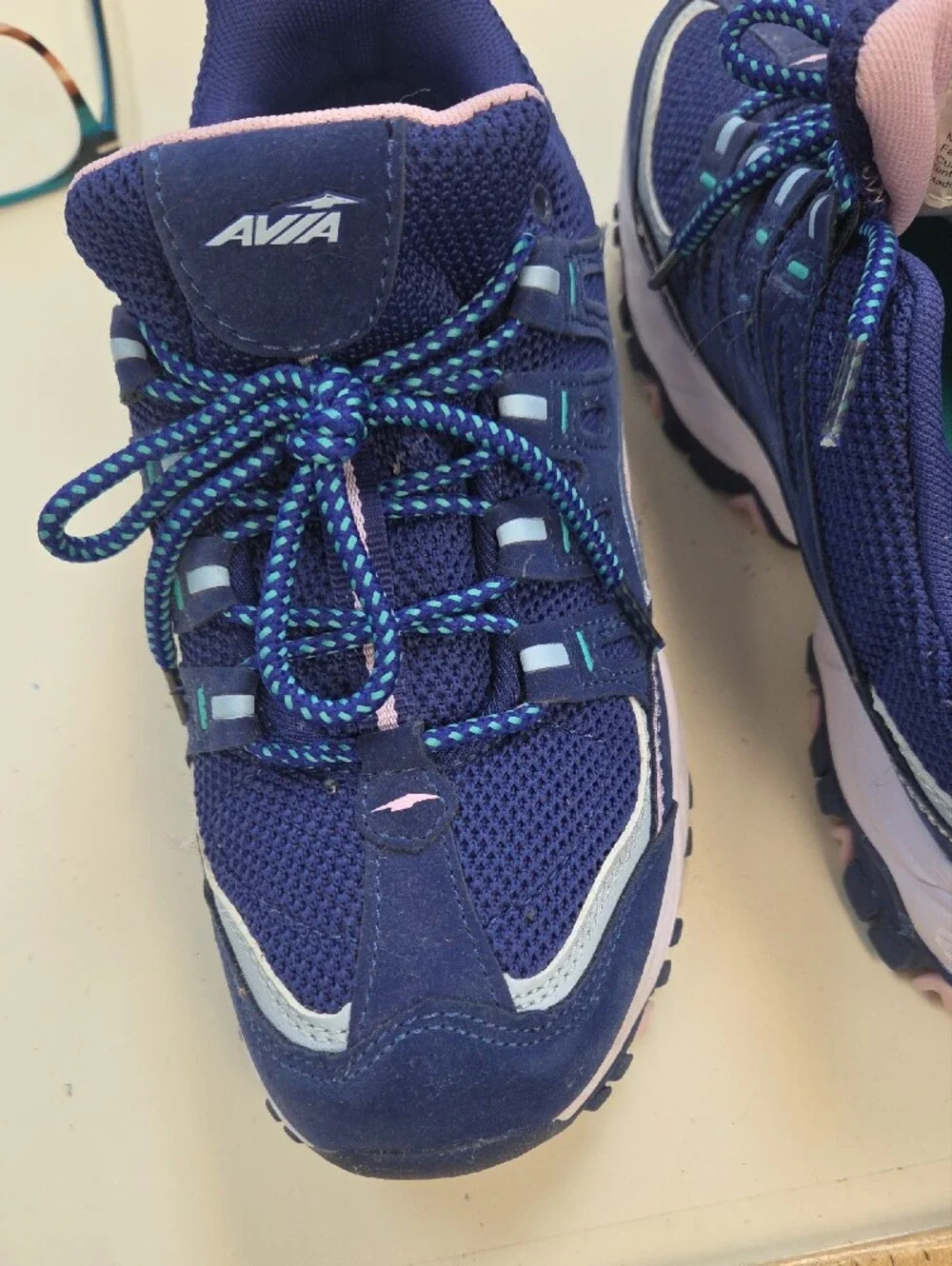 Avia lightweight supportive